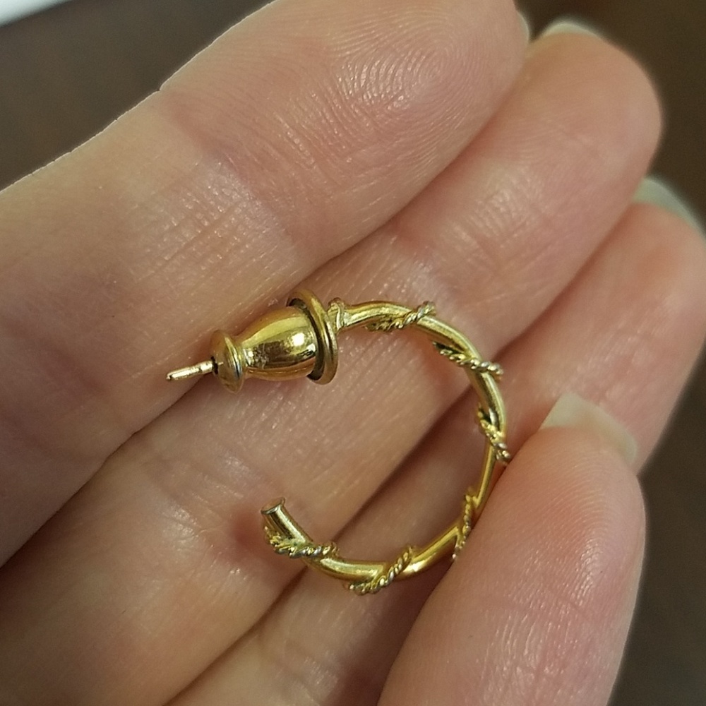 Gold earring